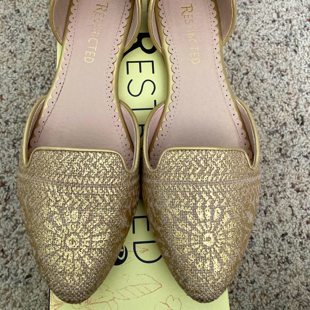 Francesca’s Gold D’Orsay Flats Size 7.5